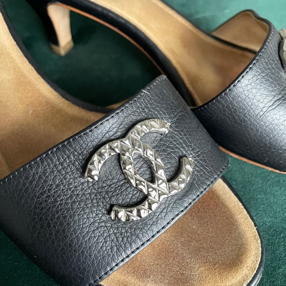 CHANEL blk sandals (slides) w/kitten heels Size 37 - Picture 3 of 12